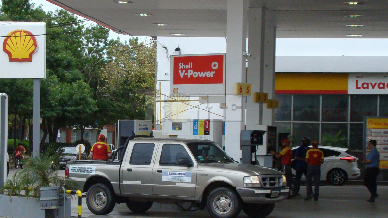 Por plazos y costos, estaciones de servicio quieren dejar de vender con tarjetas de crédito