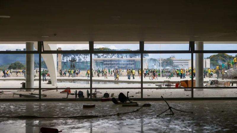 Bandas bolsonaristas asaltaron edificios públicos en Brasilia