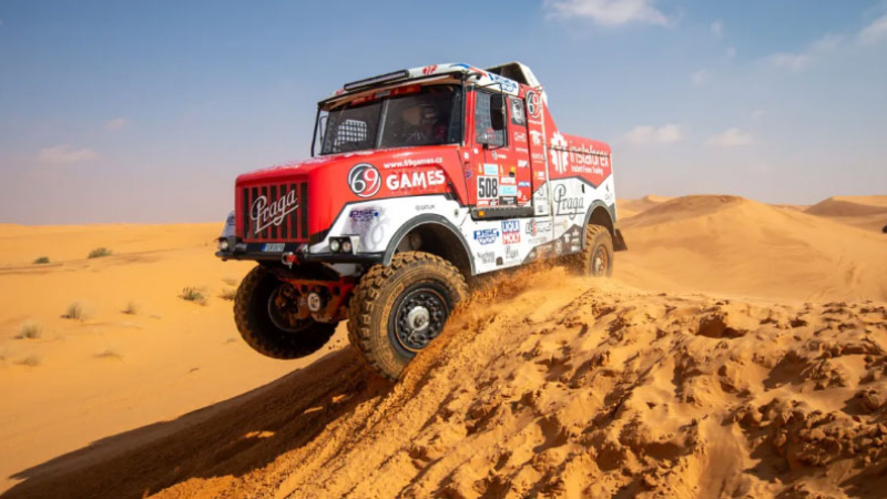 Dakar 2023: murió un espectador tras ser embestido por un camión