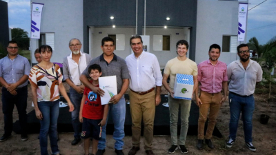 Capitanich entregó veinte viviendas en Capitán Solari
