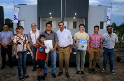 Capitanich entregó veinte viviendas en Capitán Solari