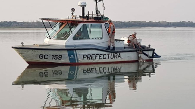 Buscan a un menor en el río Paraná: el temporal lo llevó con su canoa a la deriva