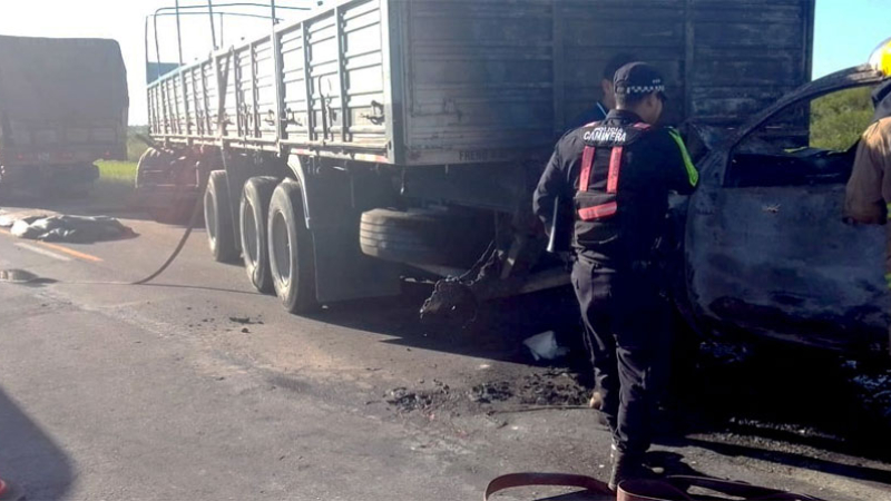 Milagro en la ruta 16: se incrustó contra un camión y salió ileso