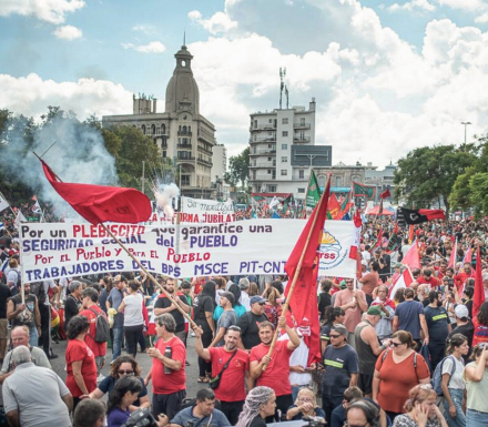 Uruguay huelga jubilaciones.jpg