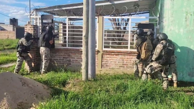 Barrio Las Palmeras: se atrincheró y disparó contra su madre