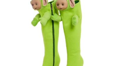 Un diseñador británico lanzó unas botas inspiradas en los Teletubbies que cuestan más de 200 euros