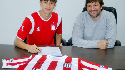 Debutó en la primera y fue ovacionado en el colegio