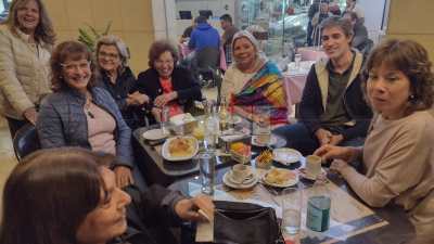 Carrió en Resistencia: merienda con su madre y amigas