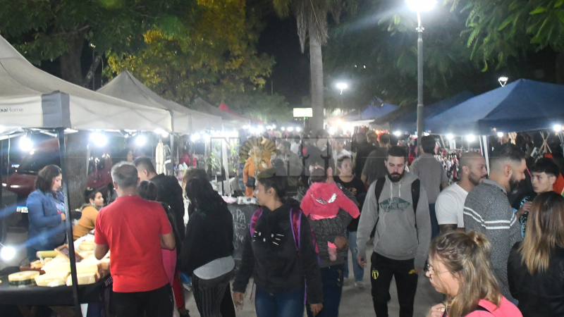 La gente disfrutó del aire libre en un domingo ideal para pasear