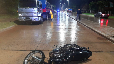Accidente fatal en Castelli: un motociclista murió tras impactar contra un camión estacionado
