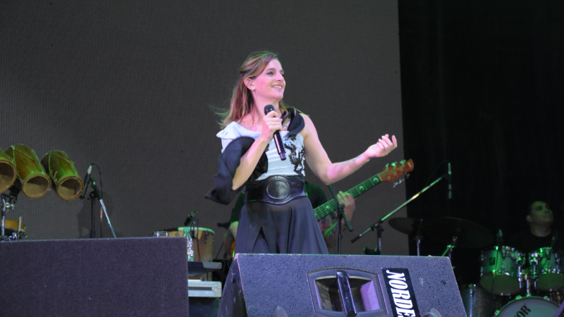 El "Chaqueño" Palavecino y Natalia Pastorutti abrieron el festival patrio en Resistencia