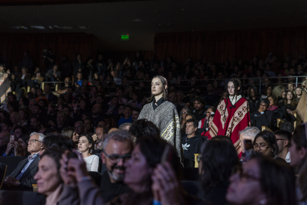 Lo que dejó la apertura del mercado de industrias culturales argentinas, desfile y show musicales.