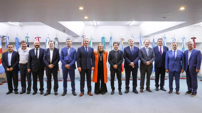 Gobernadores oficialistas piden una "lista de unidad con perspectiva federal"