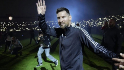 La cancha de Newell"s le cantó el "Feliz cumpleaños" a Messi