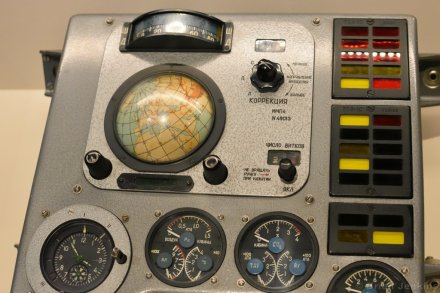 86-Chaika - panel de instr de la Vostok.jpg