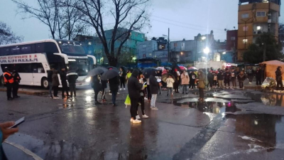 Protestas y demoras en Retiro por la desaparición de una adolescente