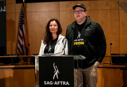 Drescher-sag-aftra-strike.jpg