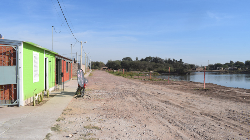 Vecinos de Sáenz Peña advierten que efluentes de un matadero contaminan una laguna