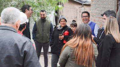 Visita a vecinos que demandan agua potable