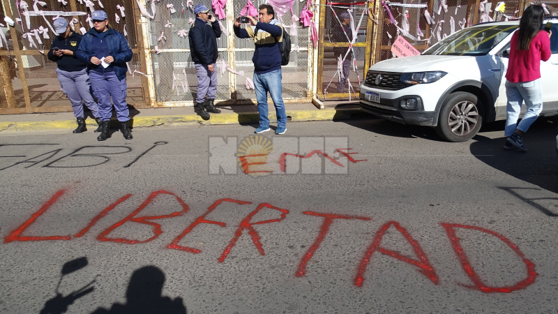 Según los militantes, Sena es atacado "por ser uno de los alfiles más destacados"