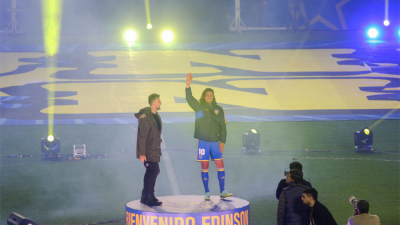 En una Bombonera colmada, Cavani fue presentado en Boca