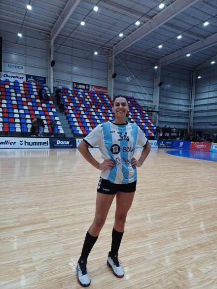 Anabella Bover sola.jpg