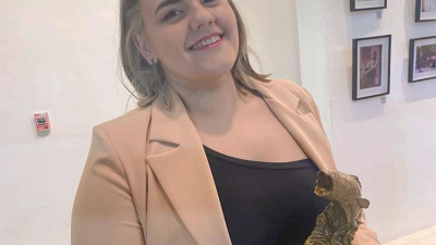 La periodista Florencia Martínez recibió el premio "Dorado"