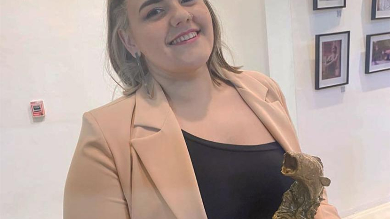 La periodista Florencia Martínez recibió el premio "Dorado"