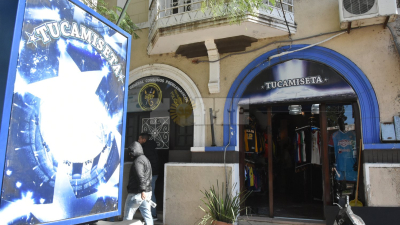 Robaron un local de camisetas deportivas y se llevaron todas las de Chaco For Ever