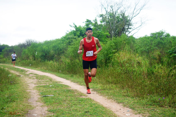 Más de 300 corredores participaron del cross urbano en homenaje a German Ríos