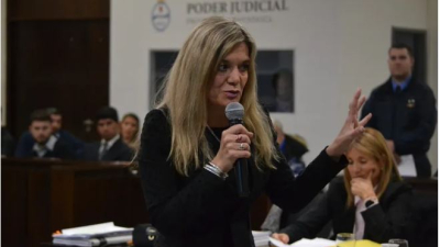 Intentaron apuñalar a una fiscal en pleno juicio y ella se defendió con gas pimienta