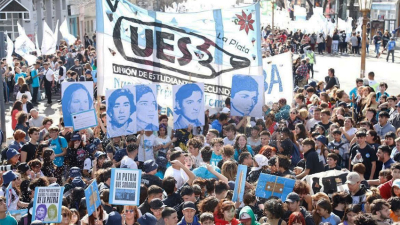 Miles de estudiantes se movilizaron contra el negacionismo