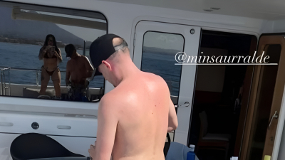Martín Insaurralde: en Marbella con un yate de lujo, una modelo y regalos VIP