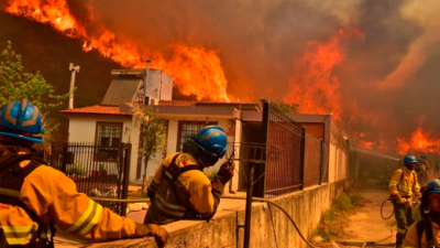 Dramáticas imágenes de los incendios en Córdoba: el fuego alcanzó viviendas y hay personas evacuadas