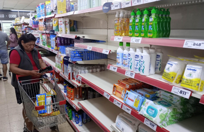Supermercados auguran falta de stock por la corrida cambiaria