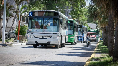 Sigue el paro de colectivos pero hoy podrían llegar a un acuerdo