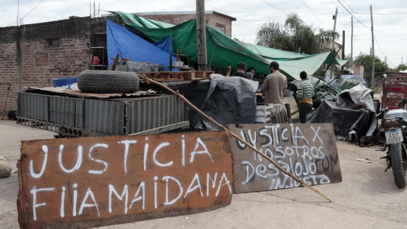 Familia desesperada de Barranqueras pide a la Justicia que revea su desalojo