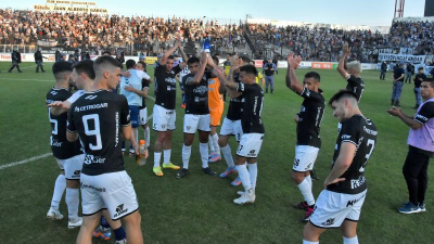 For Ever, entre una buena Copa y un flojo torneo