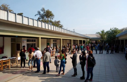 gente votando 2023b.JPG