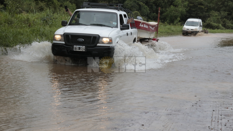 El río ya cortó el camino costero a la Isla del Cerrito