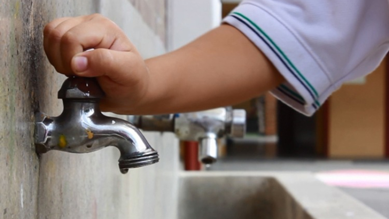 Sin agua: la suspensión de clases la definirá cada establecimiento educativo