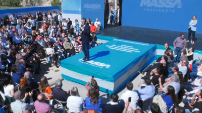Massa, en Río Negro: "De acá al domingo vayan a abrazar a esos que todavía están en duda"