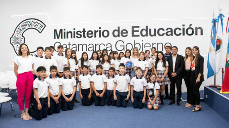 Alumnos de Castelli visitaron el Ministerio de Educación de Catamarca