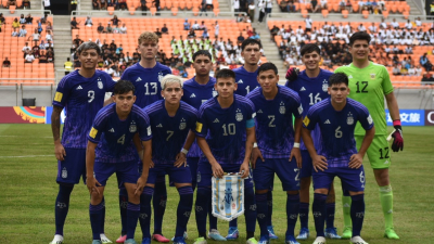 Argentina goleó a Polonia y se clasificó para los octavos de final