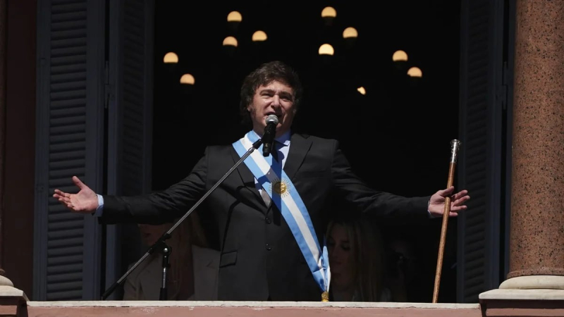 Milei desde el balcón de la Casa Rosada: "Hemos decretado el fin de la noche populista"