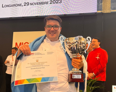 Gerardo Pozo con la  Copa.jpg