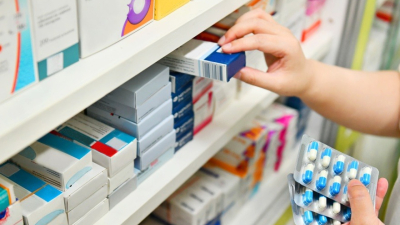 Los farmacéuticos se movilizan contra el DNU y cierran las persianas durante una hora como protesta