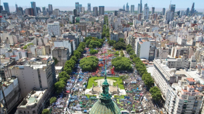 La CGT hizo una manifestación de fuerza contra Milei ante el Congreso