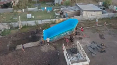 Insólito: robaron una pileta a medio llenar y la encontraron instalada en un terreno tomado