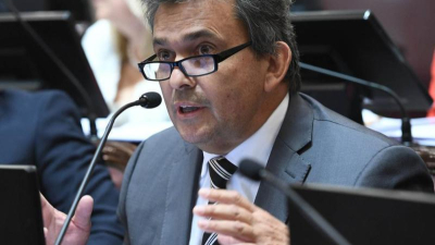 "Con el ajuste no alcanza, es necesario poner en marcha la economía del país"
